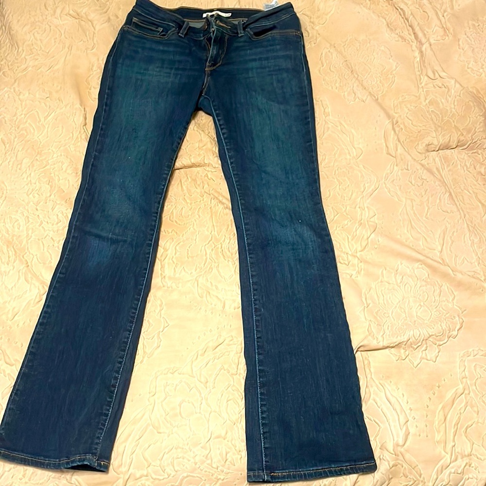 NEVER WORN FLARE LEVIS